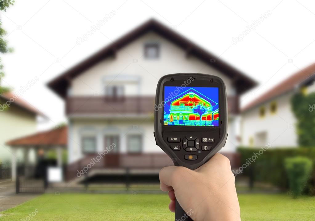 Barra di distribuzione con più punti caldi evidenziati dalla termocamera